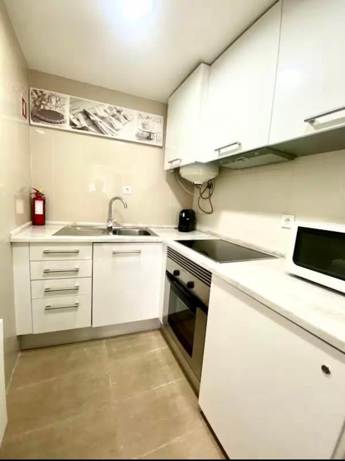 Al- Hamma Ii - 2nd Floor Apartment Lissabon